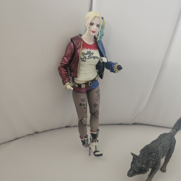 Harley Quinn Collectible Action figure - Picture 2 of 14